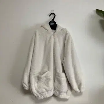 고양이 귀 보아 자켓 화이트