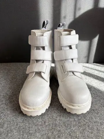 [ 한정판 모델 ] Dr.마틴 CORALIA 벨크로 스트랩 UK5