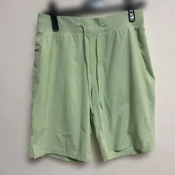 Lululemon 라이트 그린 숏팬츠