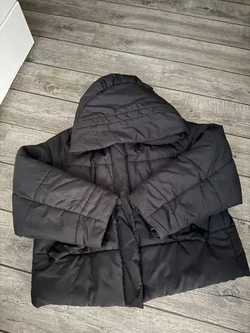 Chico 후드 부착 다운 자켓 블랙