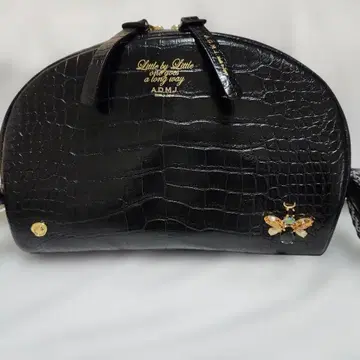 ADMJ THE BEE 소가죽 크로커다일 패턴 라운드 크로스 바디 백