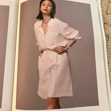 loin. 화이트 테이퍼드 숏팬츠