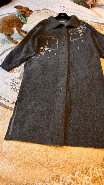 사에라 아키아카네 장미 모티브 롱 코트 플리스 소재 가운으로도 활용 가능