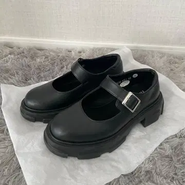 HARUTA 블랙 메리제인 버클 포함