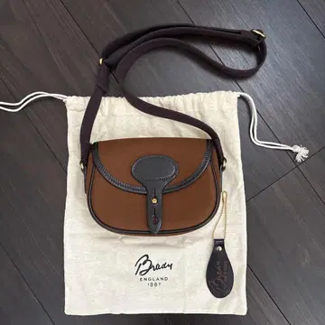 브래디 숄더백