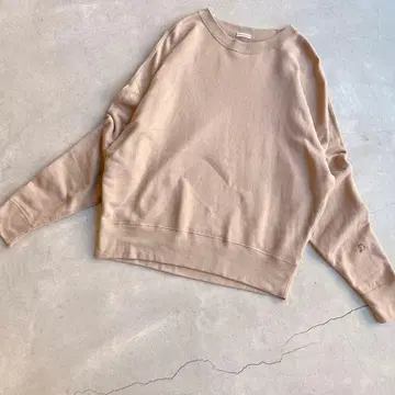 새상품급 드레 스테리아 돌먼 슬리브 맨투맨