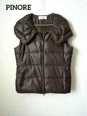 PINORE 후드 부착 다운 베스트 차콜 브라운