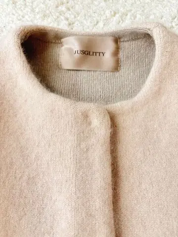 JUSGLITTY 베이지 노카라 니트 자켓 코디건
