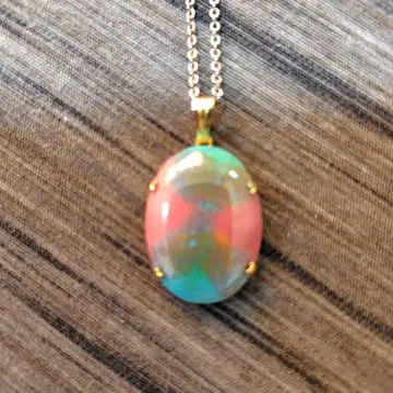 오팔 목걸이 핑크와 파랑