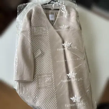 로즈버드 노카라 코트 화이트 베이지 V넥 롱 코트