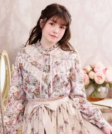 axes femme 플라워 가든 패턴 블라우스 프릴 리본