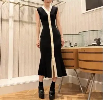 SNIDEL V넥 슬리브리스 원피스