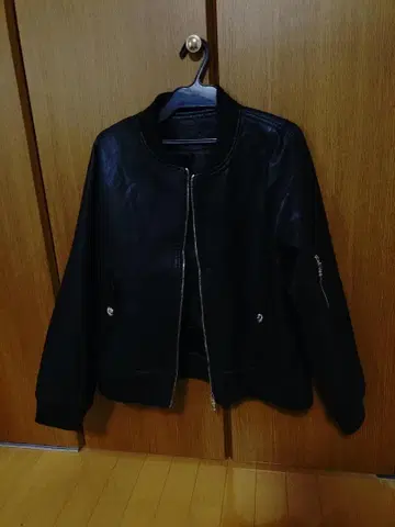 블랙 레더 봄버 자켓