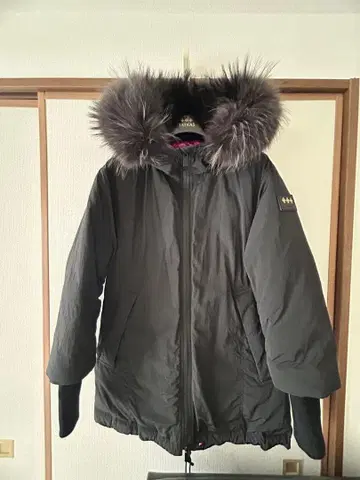 TATRAS 블랙 다운 자켓 퍼 포함