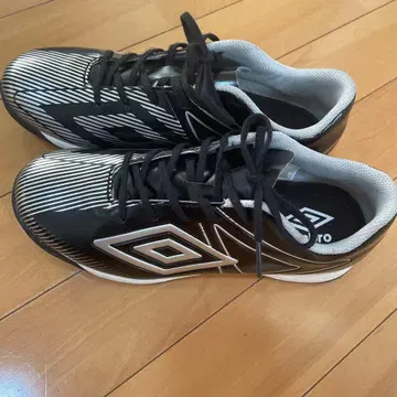 umbro 축구화 블랙 23.5cm