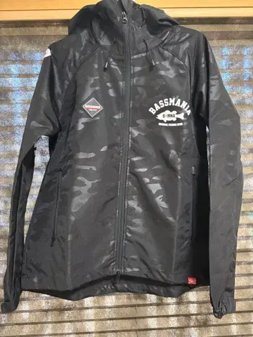 바스매니아 블랙 카모플라쥬 쉘 자켓