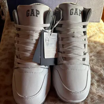 GAP 하이컷 스니커즈 25.0cm 화이트/그레이