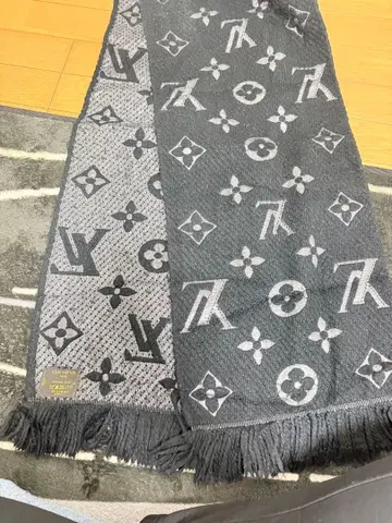 그레이 계열 울 혼방 머플러