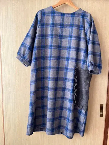 멀로 체크 무늬 무릎 기장 원피스