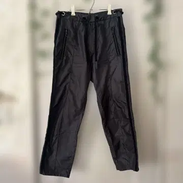 ONE gravity 블랙 워크 팬츠 지퍼 포켓 부착