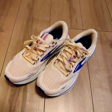 브룩스 여성용 애드레날린 GTS23 애프리콧 25.0