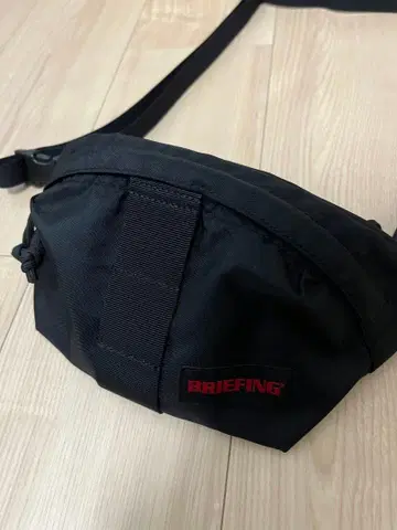 BRIEFING 블랙 숄더백