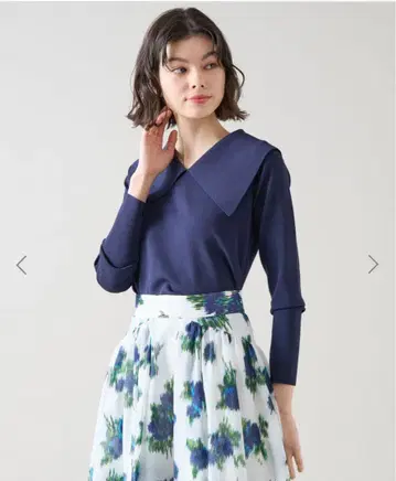 TIARA 빅 칼라 컴팩트 니트