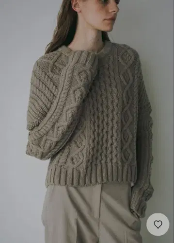 [ 택 포함 미사용 새상품 ] HER. 숄더컷 케이블 니트