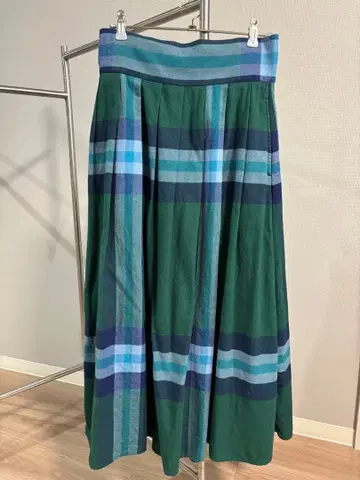 BEAMS 체크 무늬 플레어 롱 스커트