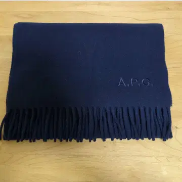 A.P.C. 네이비 모 머플러