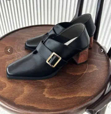 [오리엔탈 트래픽] 우드힐 벨트 펌프스 (사이즈 26cm)