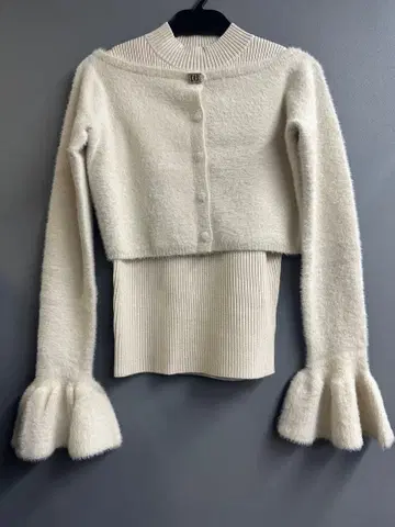 새상품 Darich 다리치 앙상블 샤기 니트탑