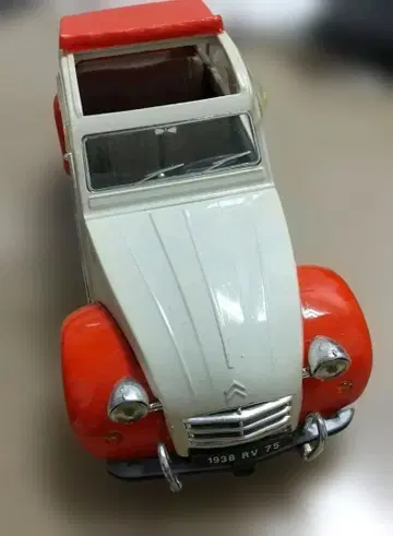 시트로엥 1938년식 2CV 화이트/오렌지