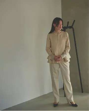 위켄드. 심해 페플럼 후드티 베이지