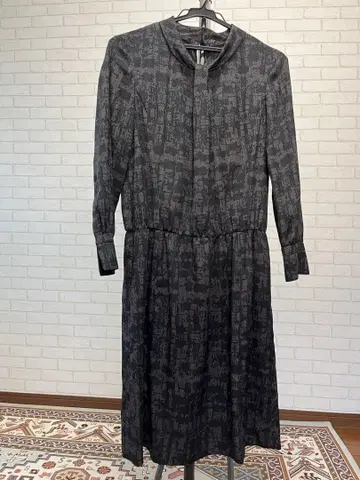 긴팔 블랙 계열 원피스