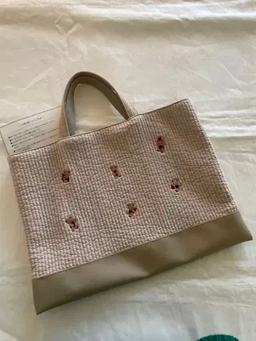 파밀리아 비오는날 피아노 토트백 베이지