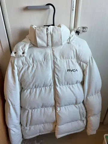 RVCA 화이트 다운 자켓