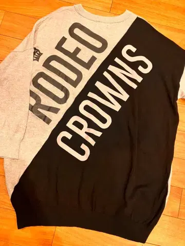 RODEO CROWNS 로고 프린트 니트 원피스