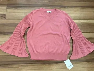 피노레 V넥 니트