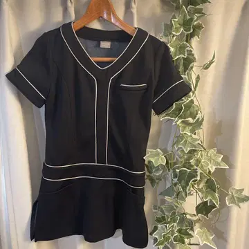 STYLISH WORKS 블랙 튜닉 반팔 에스테틱 유니폼