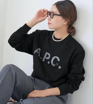 IENA A.P.C 아페쎄 별주 맨투맨 블랙