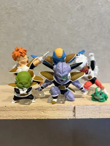 기뉴 특전대 피규어 어드버지