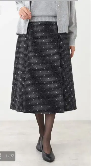 Reflect 랩 스타일 플레어 자카드 스커트