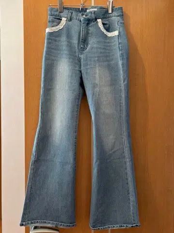 TINA:JOJUN 레이스 장식 플레어 데님 팬츠