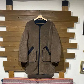 브라운 플리스 자켓과 블랙 아우터 자켓 세트