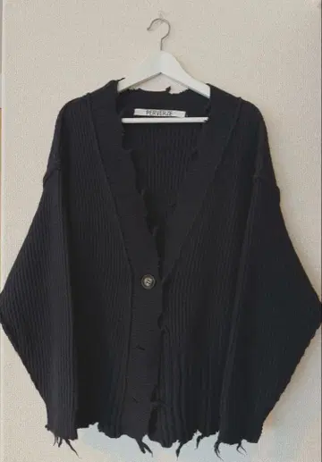 PERVERZE 블랙 니트 가디건