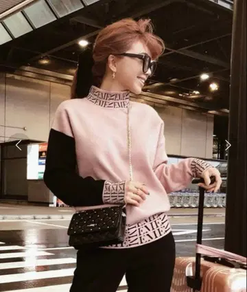 eimy istoire 모노그램 니트 풀오버 로고 니트 상의