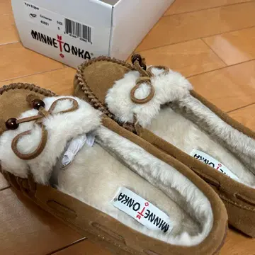 MINNETONKA 카이리 슬리퍼 브라운