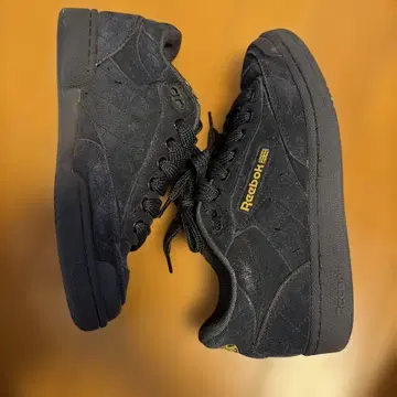 리복 블랙 스웨이드 스니커즈