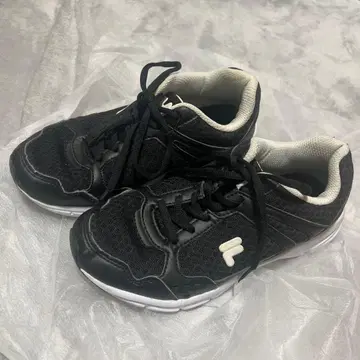 FILA 블랙 스니커즈 23.5cm